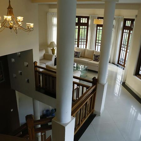 Crown Hills Kandy Inn Exterior photo