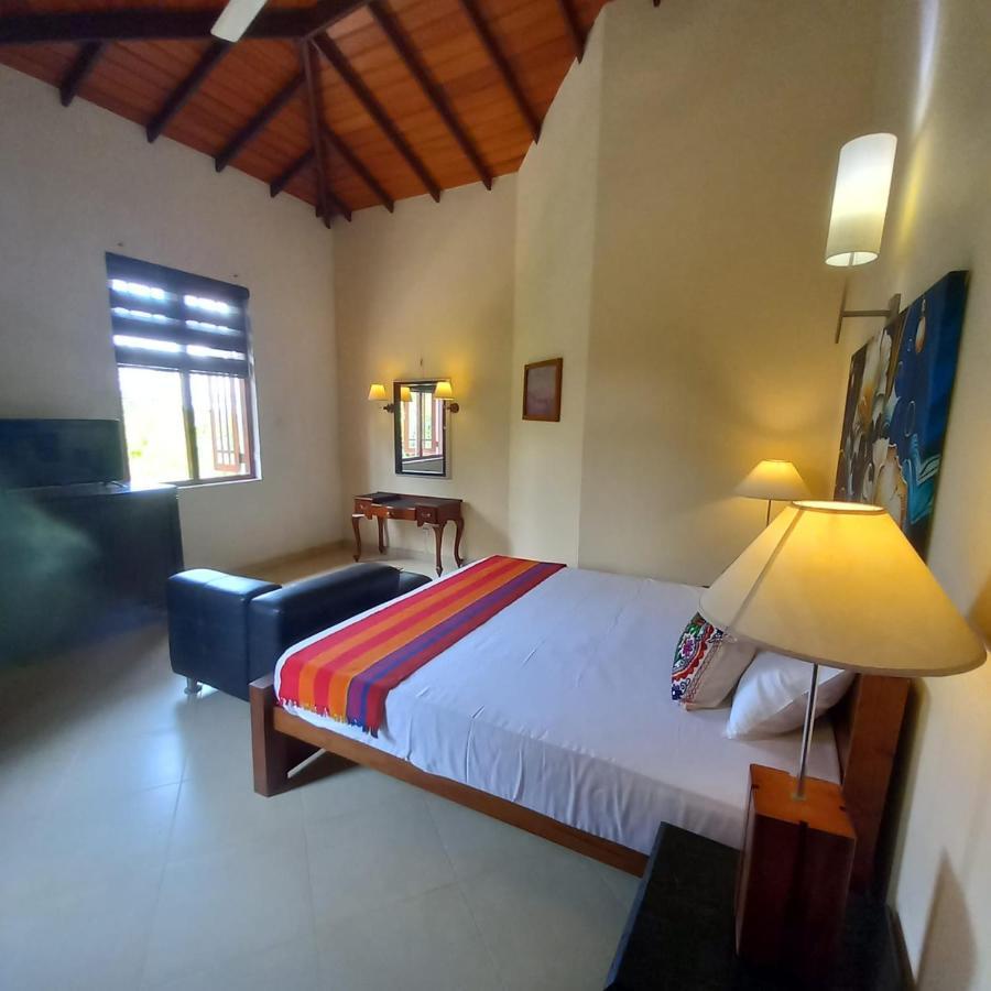 Crown Hills Kandy Inn Exterior photo