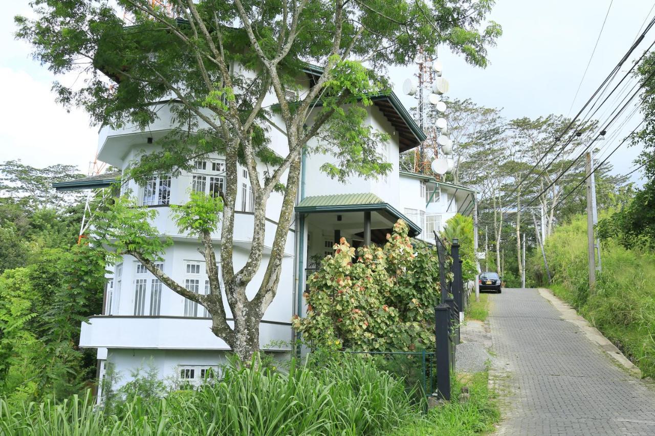 Crown Hills Kandy Inn Exterior photo