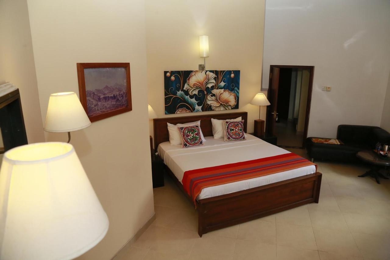 Crown Hills Kandy Inn Exterior photo