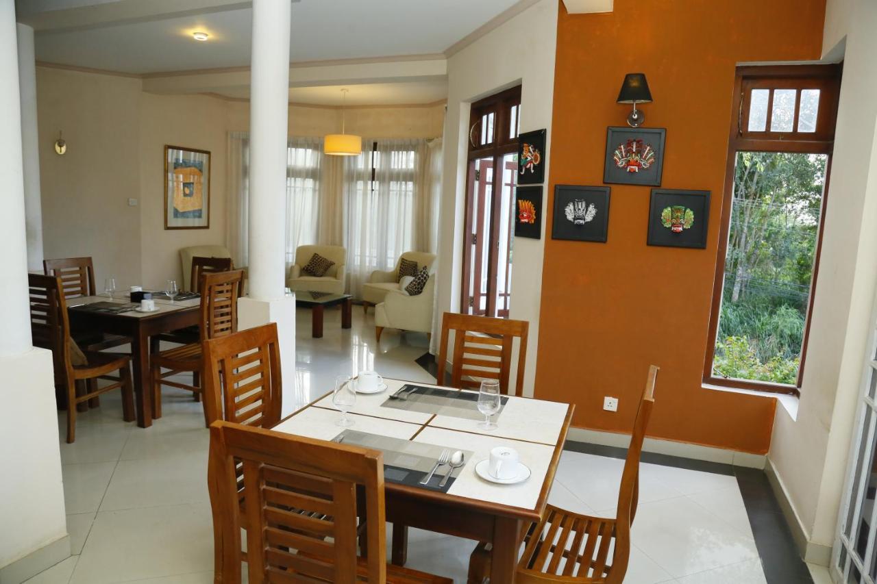 Crown Hills Kandy Inn Exterior photo