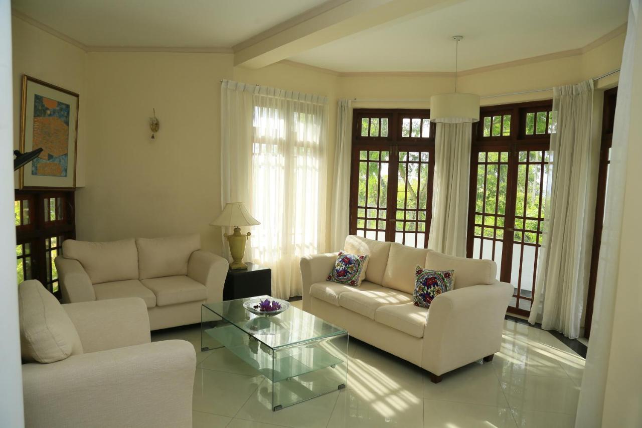 Crown Hills Kandy Inn Exterior photo