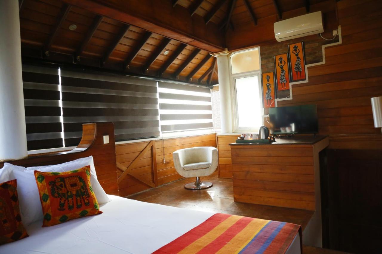 Crown Hills Kandy Inn Exterior photo
