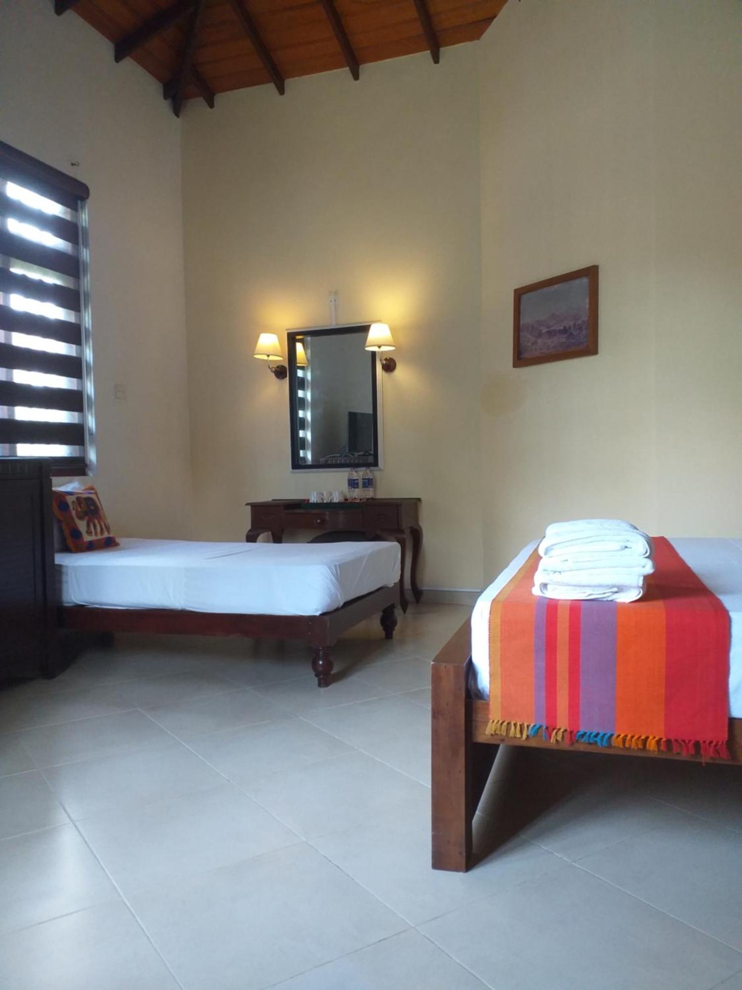 Crown Hills Kandy Inn Exterior photo